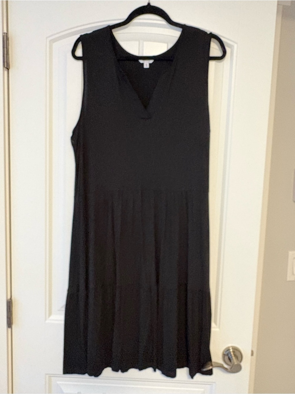 Reitmans Black Sleeveless V-Neck Midi Dress